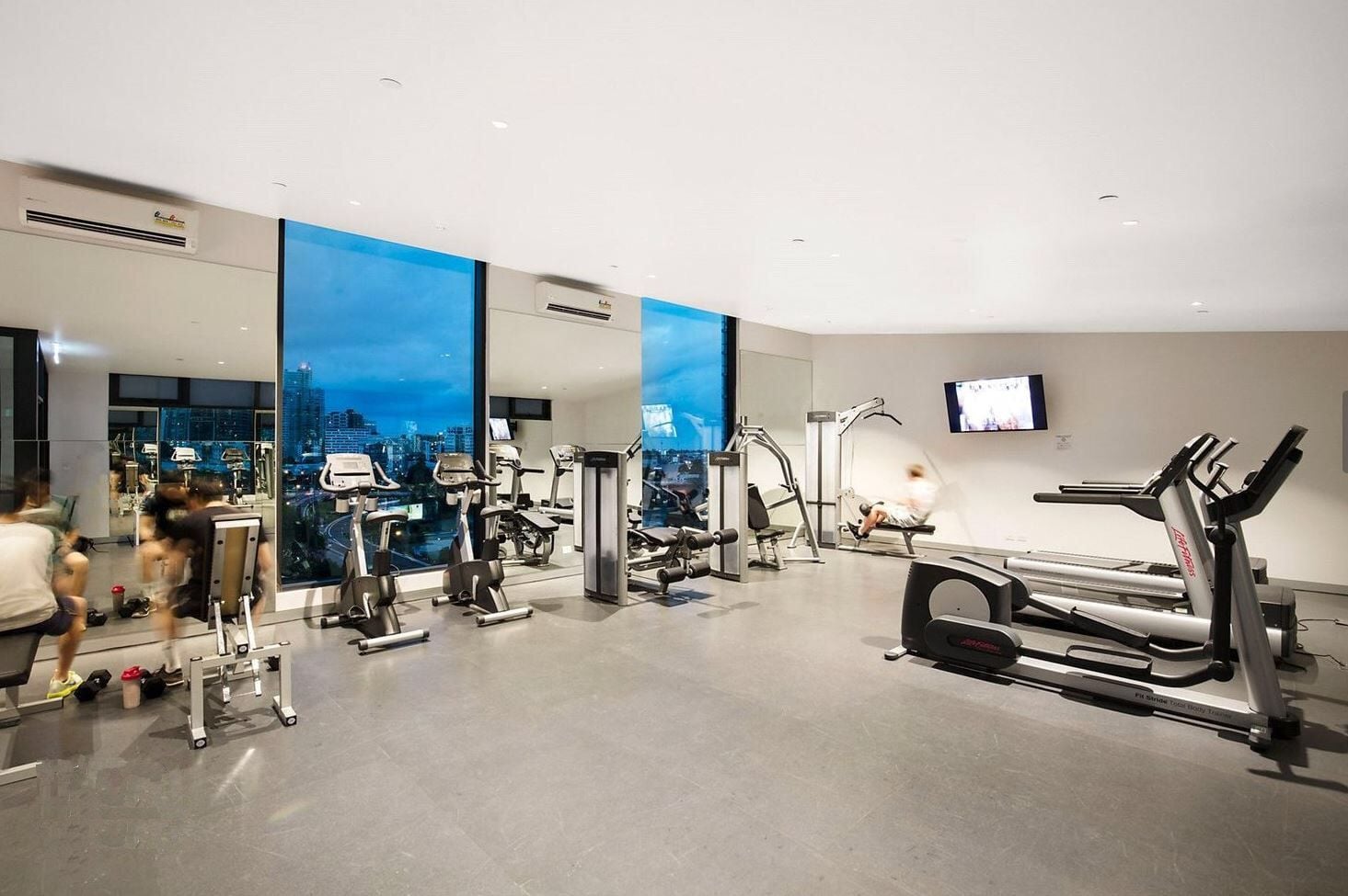 Southbank Grand: Prime Position, Luxury Lifestyle, Spacious Sensation!