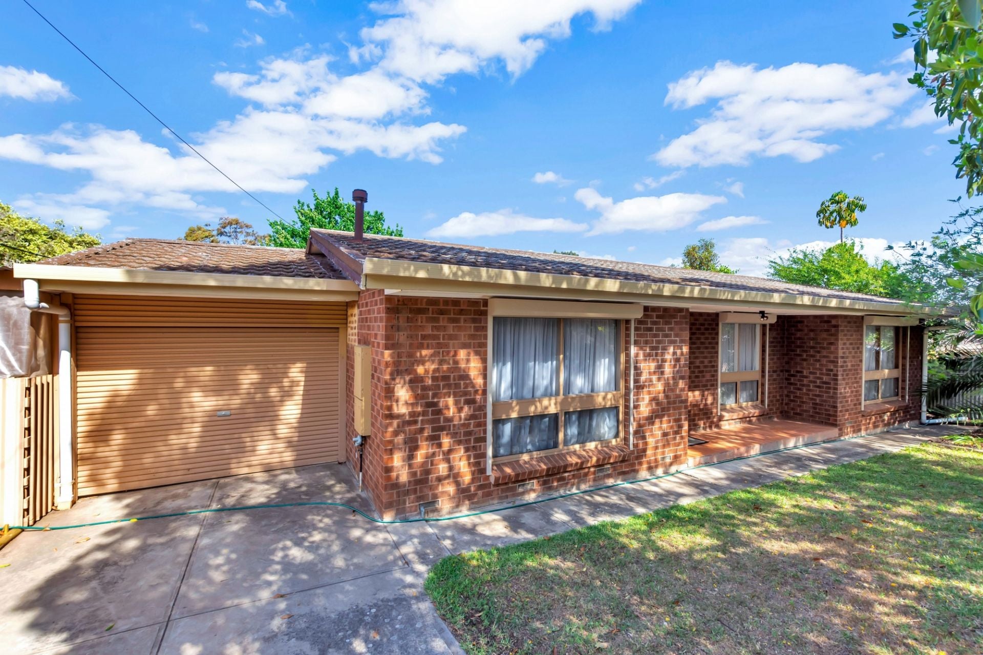 42 Holly Rise HACKHAM WEST SA