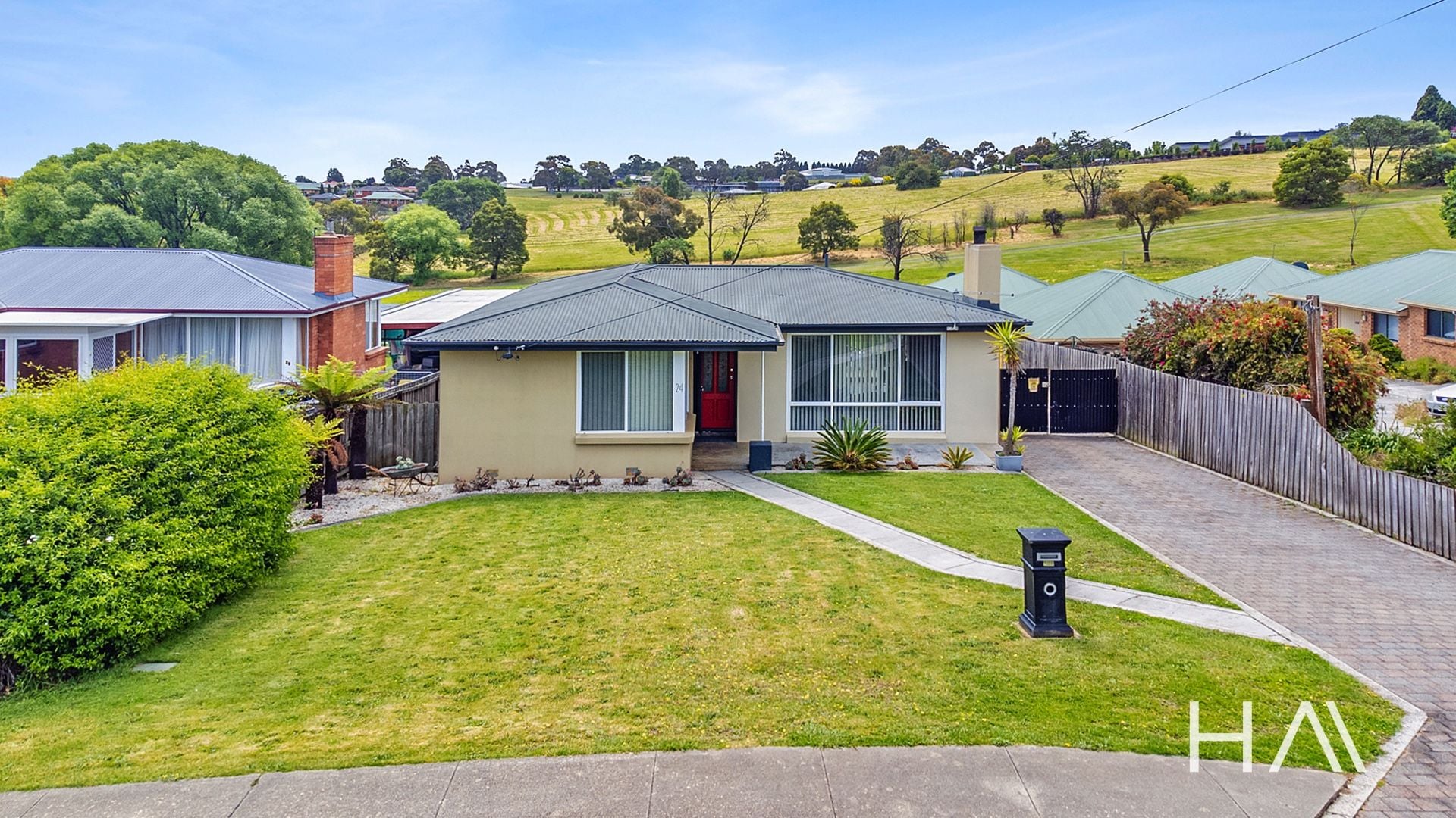 24 Notley Street Newnham, Newnham - Thumbnail 2
