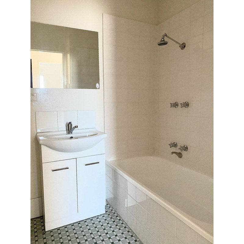 Cozy Ground Floor Apartment In The Heart Of Thornbury!