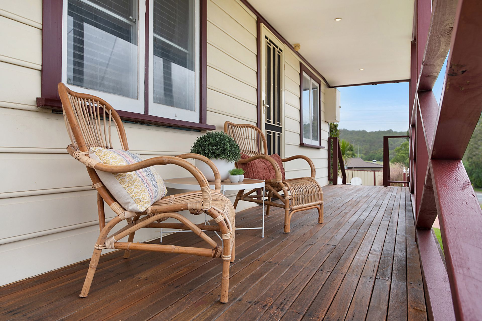 Miner's Cottage with Modern Updates, Just 300m from Village Shops & School, Just - Thumbnail 5