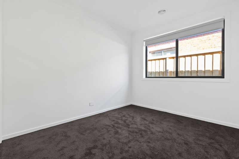 15 Lance Terrace, Cranbourne East