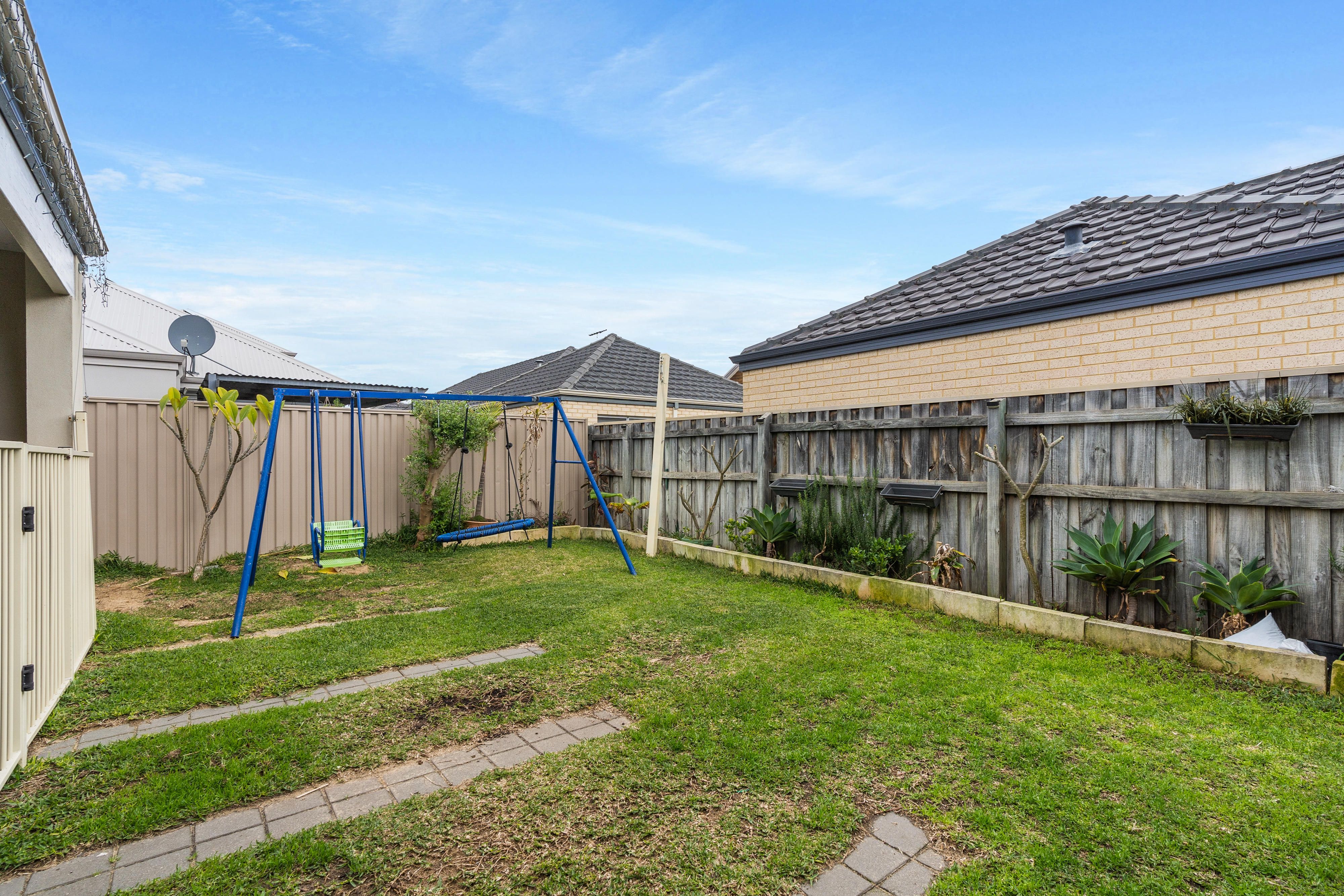 Real Estate For Sale 23 Dumbarton Road Canning Vale , WA