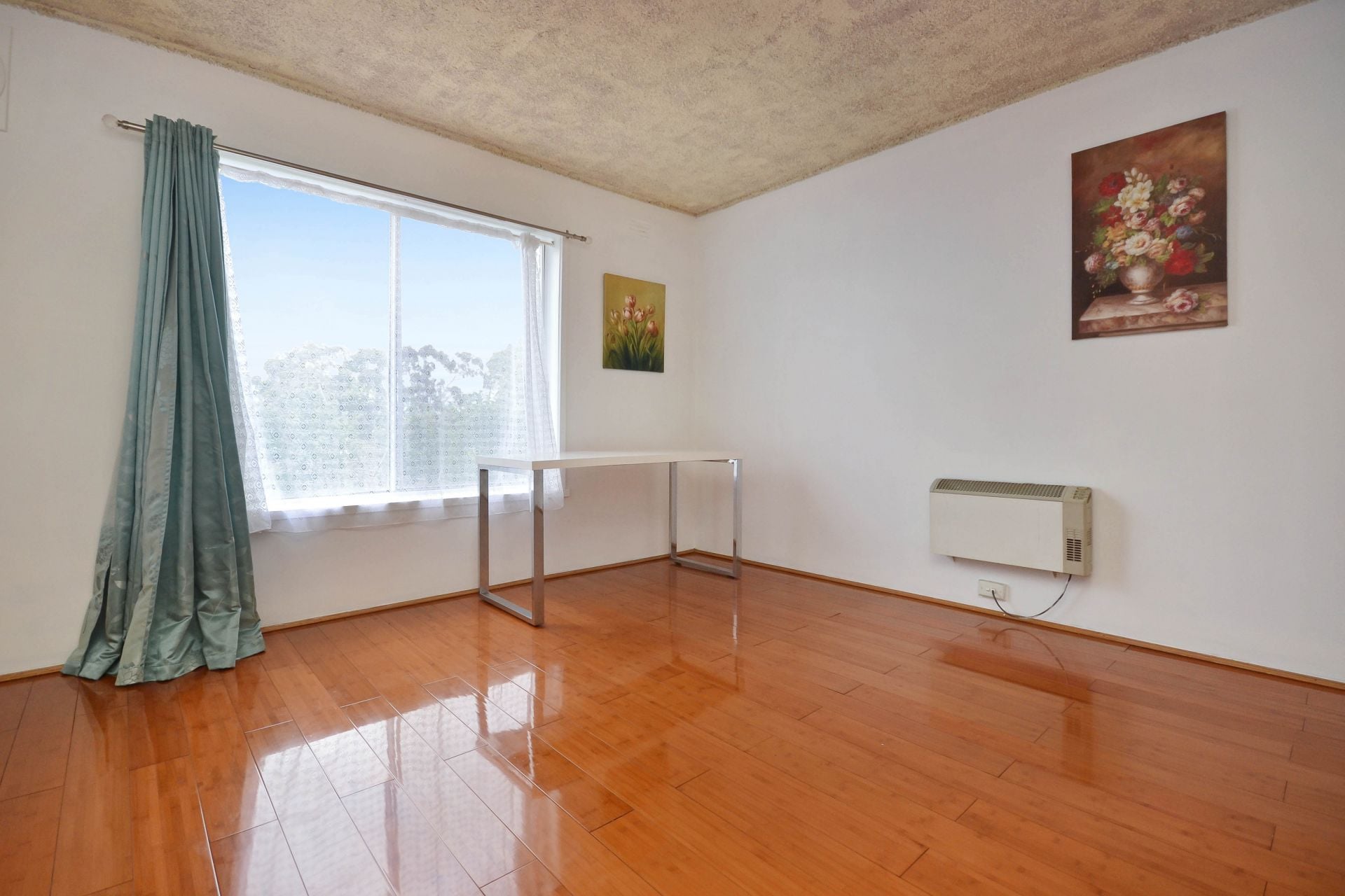 WALKING DISTANCE TO HIGH STREET!