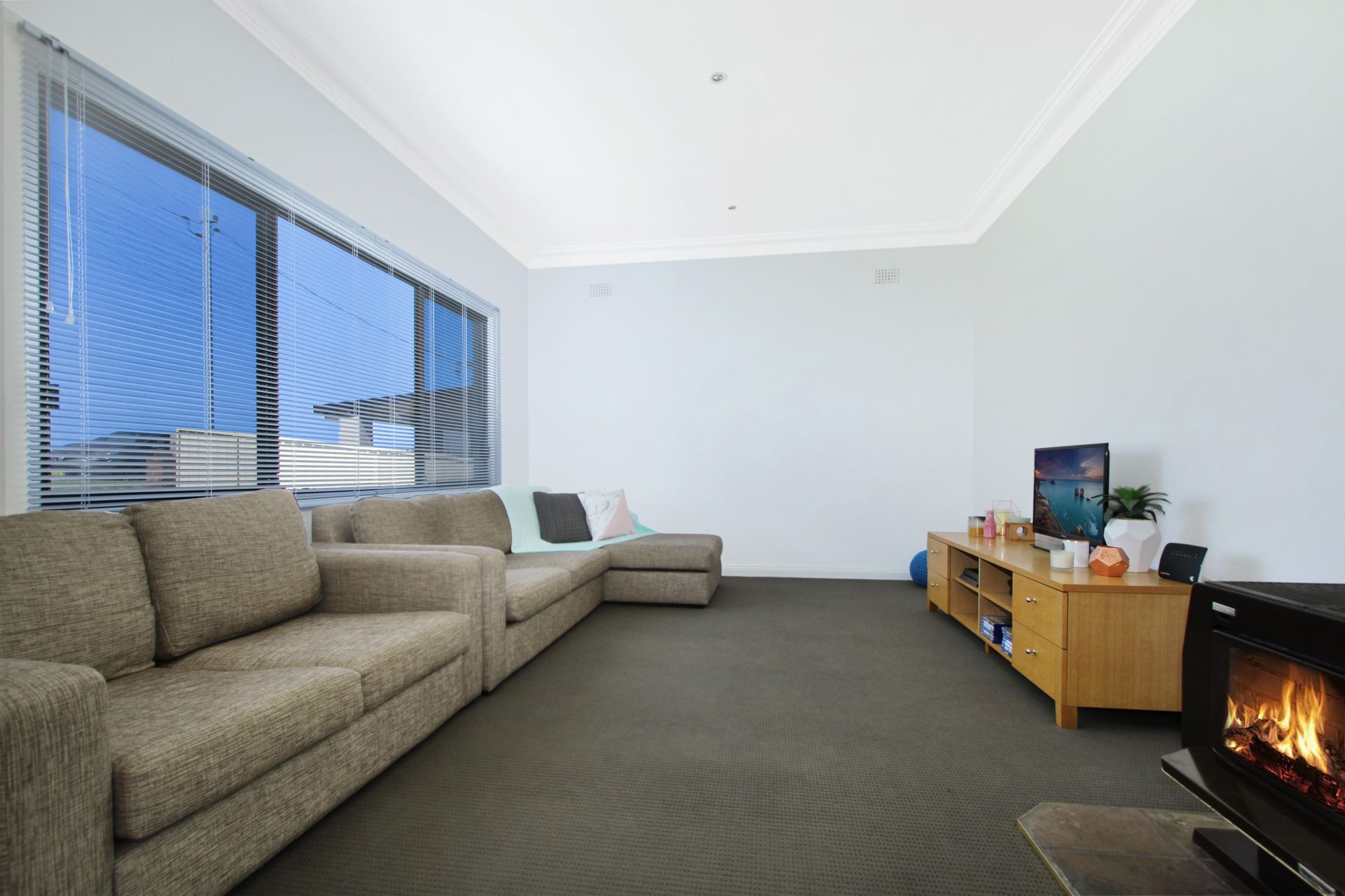 Real Estate For Lease 90c Lake Heights Road Lake Heights , NSW