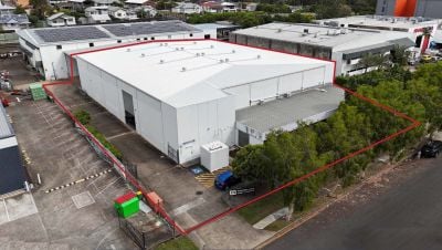 HIGH-BAY INNER-CITY WAREHOUSING!