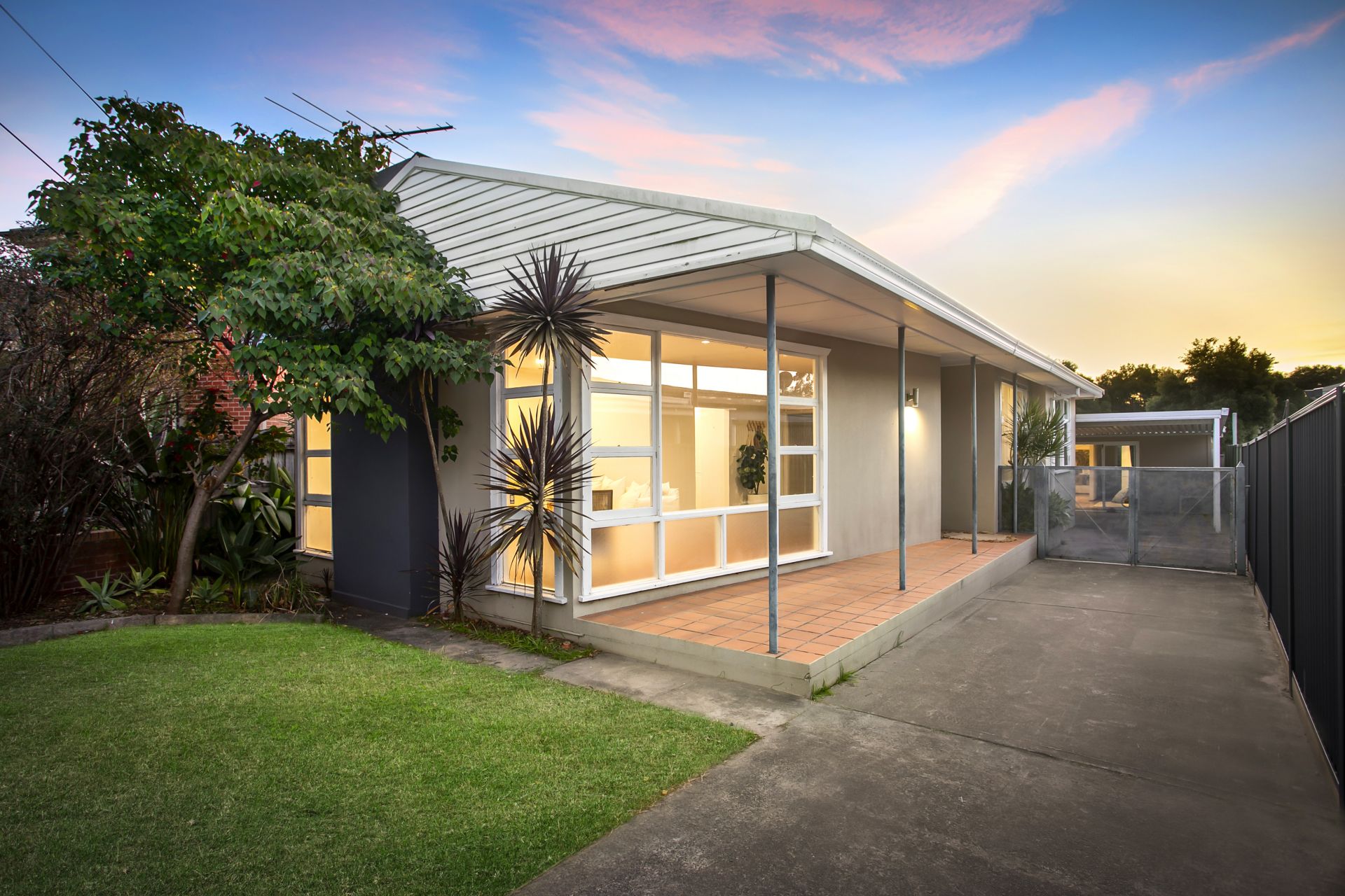 11 Warumbui Avenue, Miranda, Miranda - Thumbnail 2