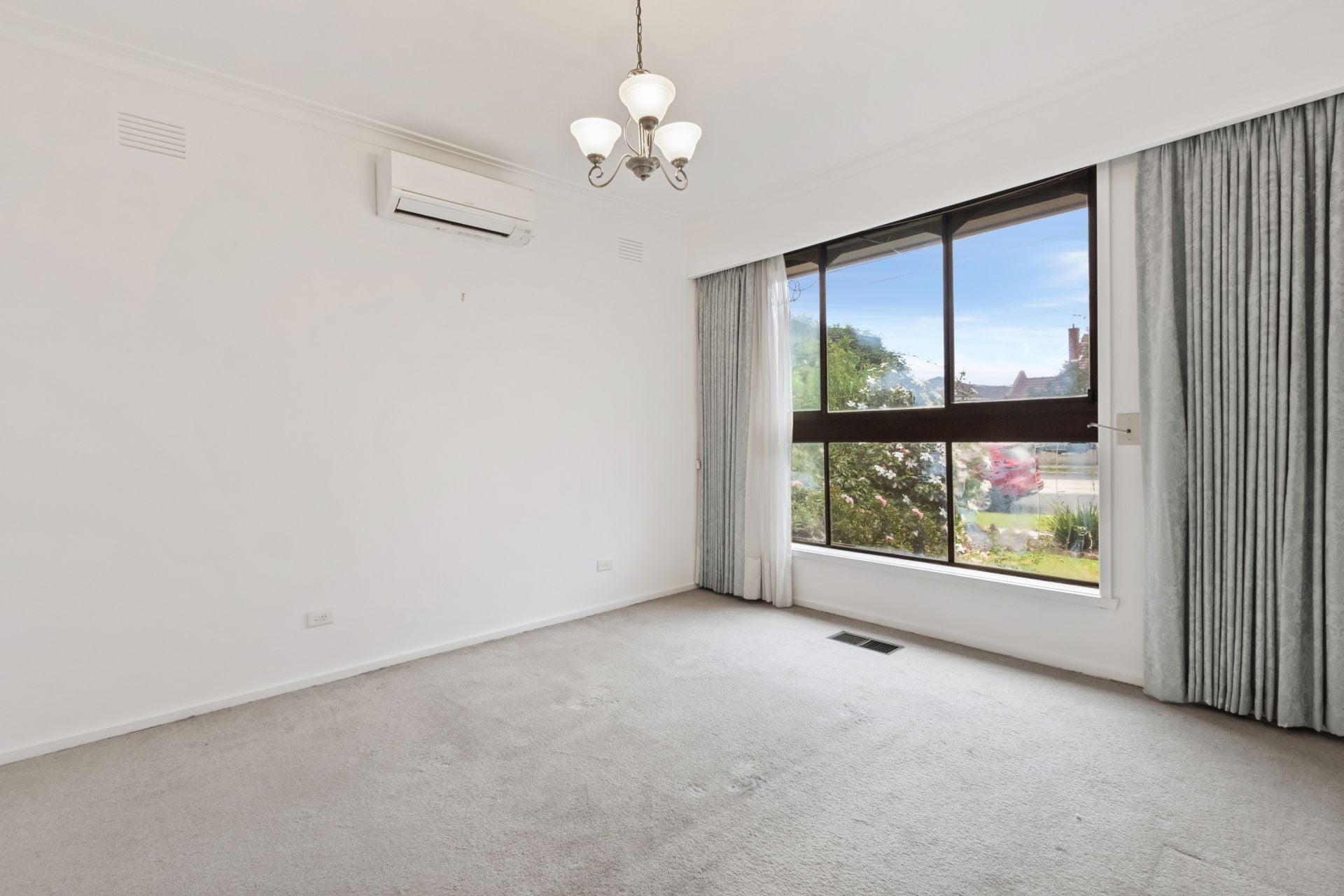 Spacious 4 Bedroom House - 6 Month Lease