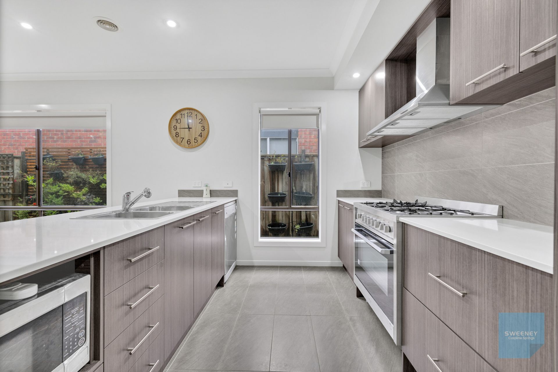 29 Annecy Boulevard, Fraser Rise - Thumbnail 4