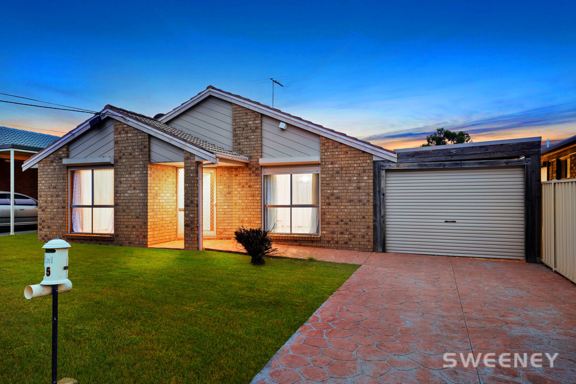 35 Crellin Avenue South, Altona Meadows - Thumbnail 2