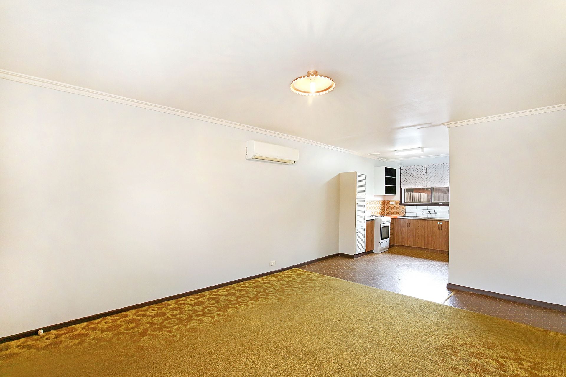 WALKING DISTANCE TO AMENITIES!