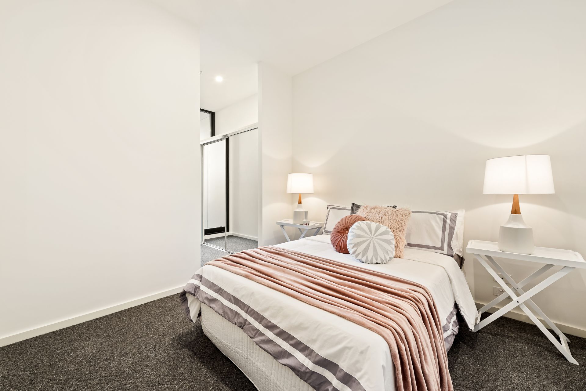 SPECTACULAR 2 BEDROOM  APARTMENT WITH LARGE COURTYARD