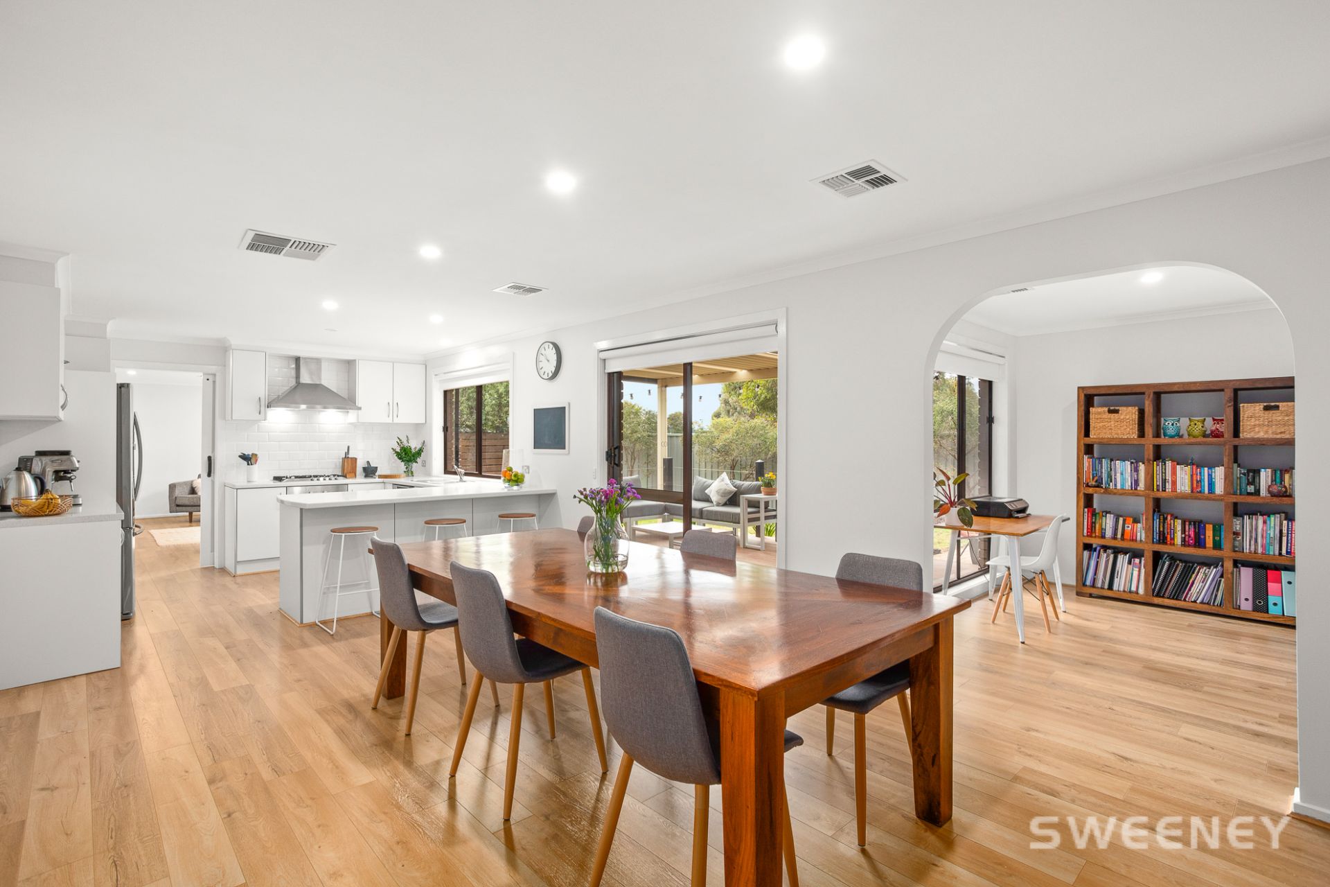 11 Leake Court, Altona Meadows - Thumbnail 4