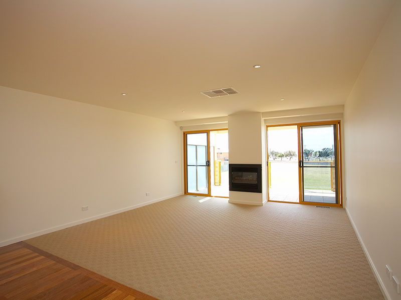 10 A Parkside Crescent, Altona - Thumbnail 7