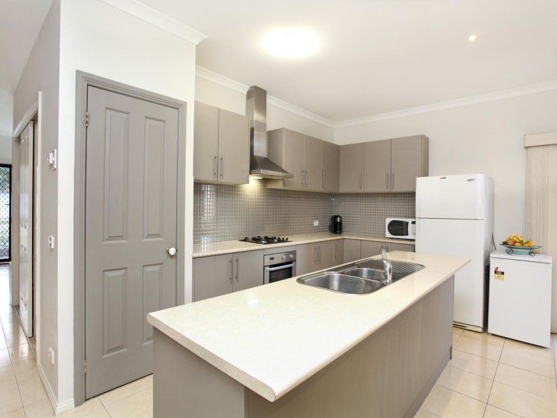 8 Maranoa Grove, Caroline Springs - Thumbnail 3
