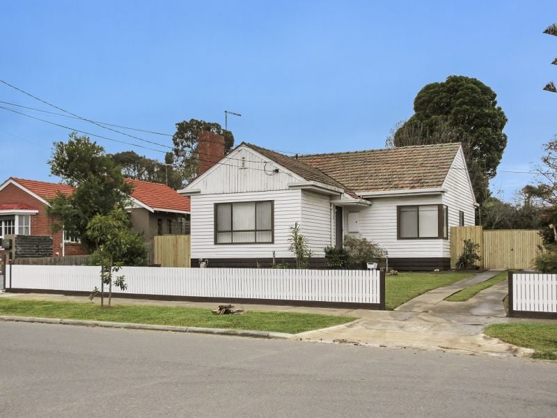 12 McEwan Road, Heidelberg Heights