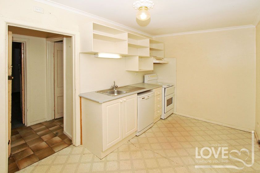 Charming Brunswick Family Home!