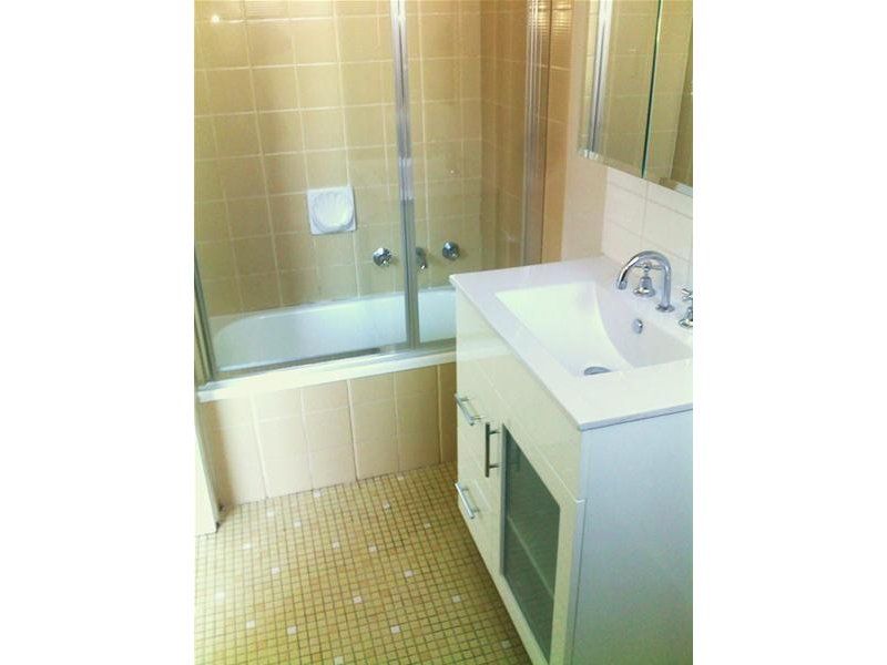 Superbly Located One Bedroom Flat with Outdoor Area!