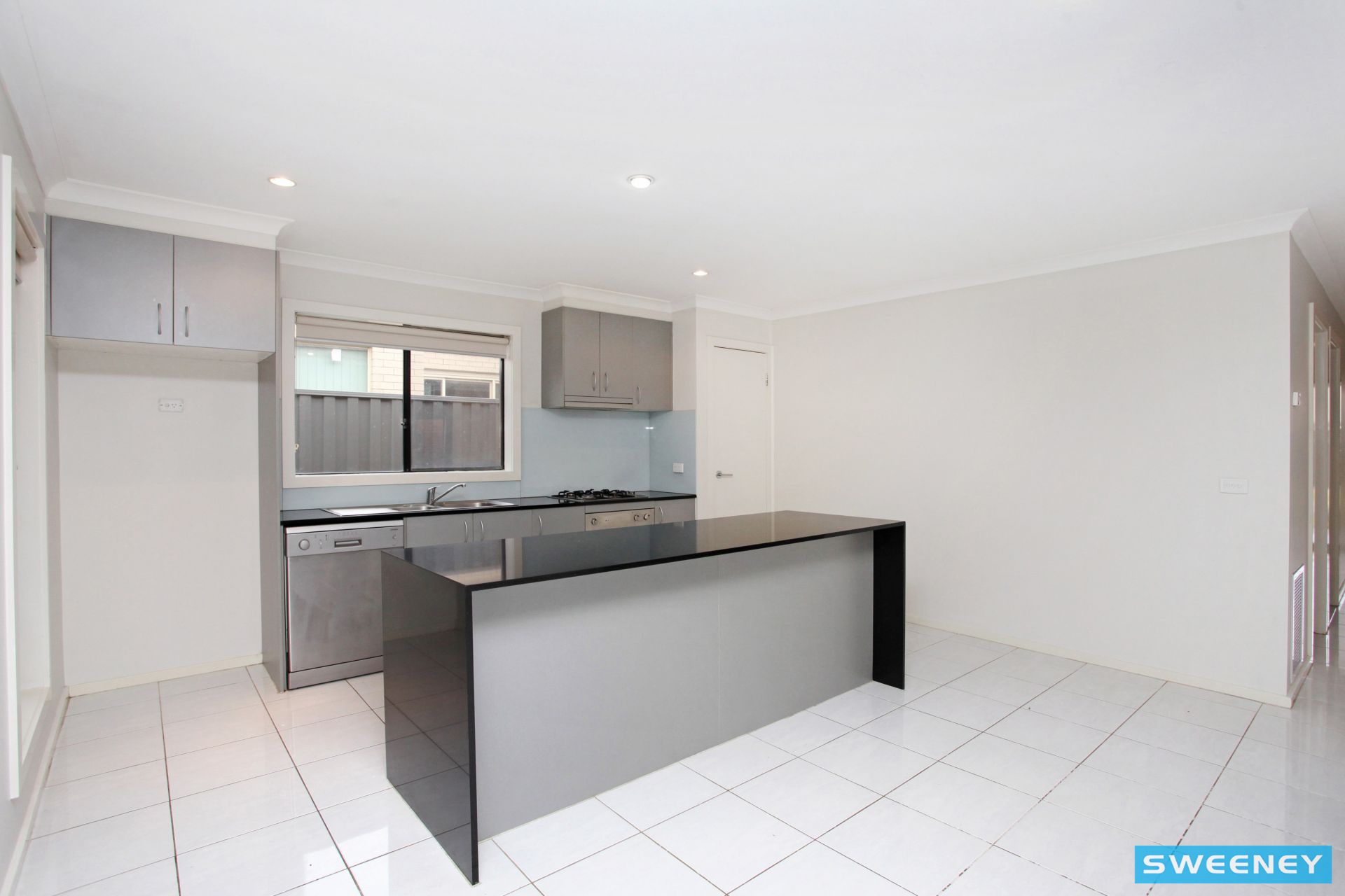 25 Jonah Parade, Deer Park - Thumbnail 4