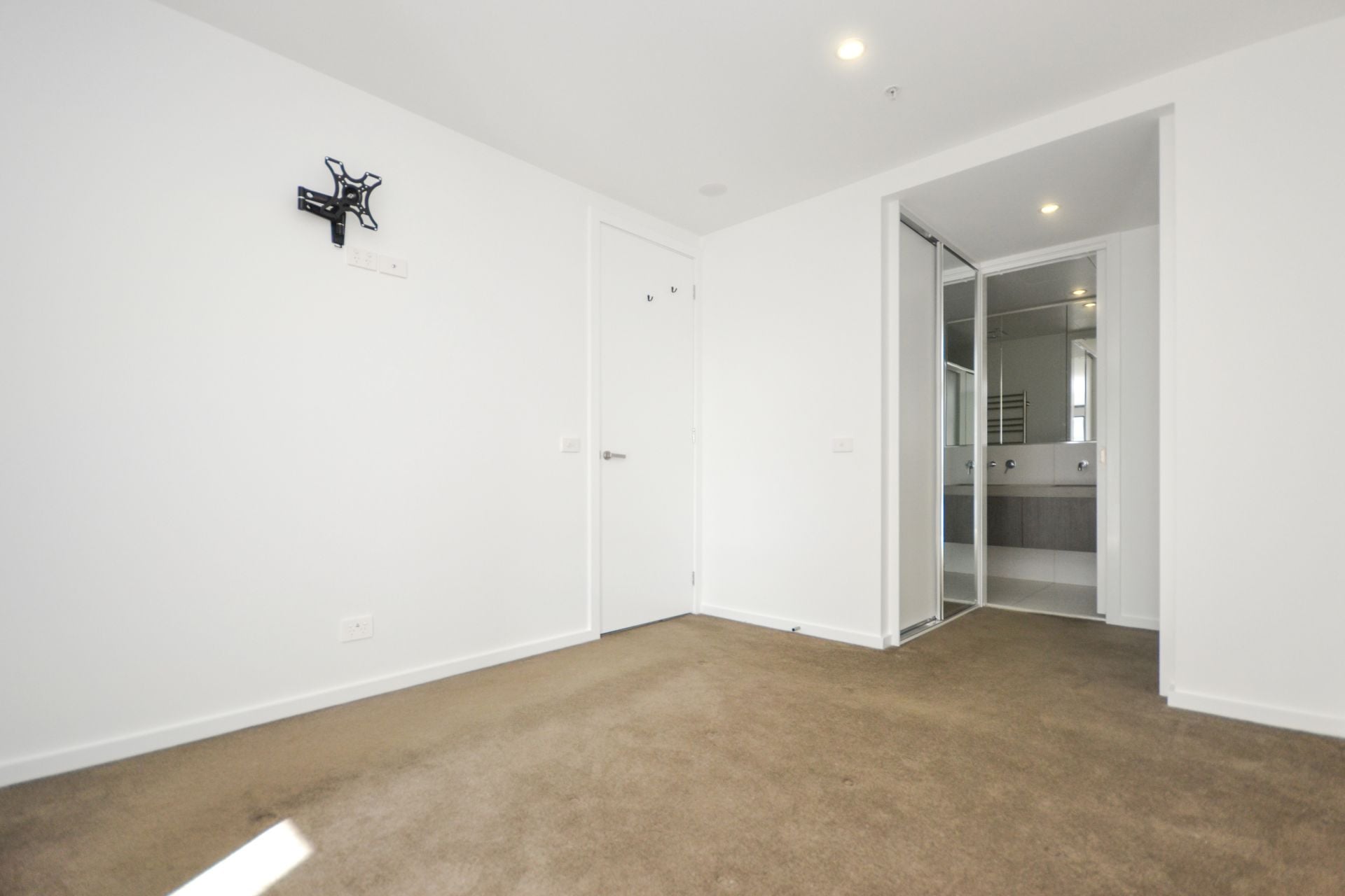 Stunning designer apartment in a luxury Abbotsford complex
