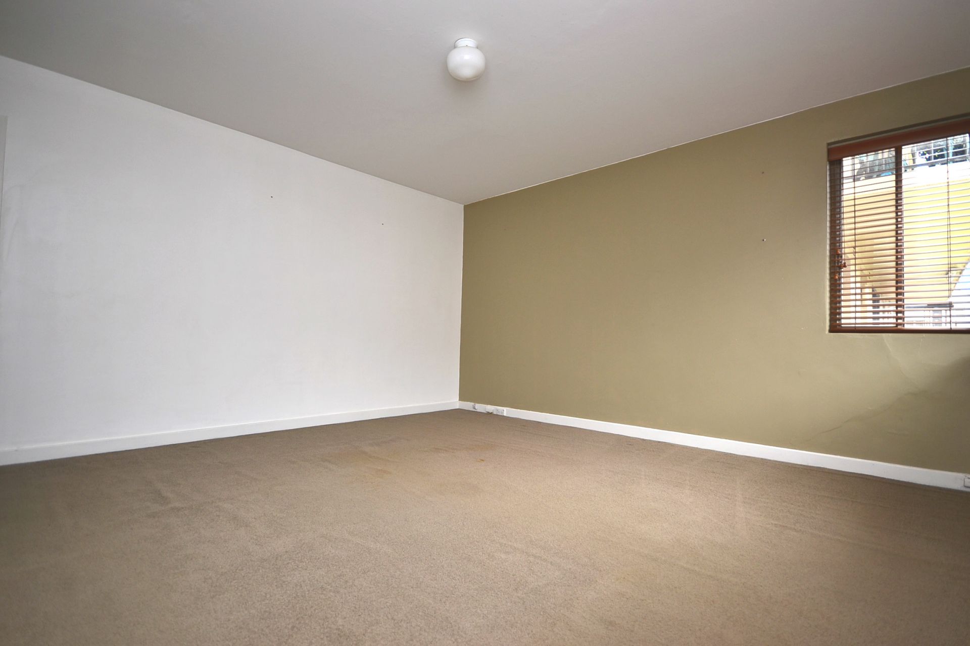 CUTE, COSY AND CONVENIENTLY LOCATED