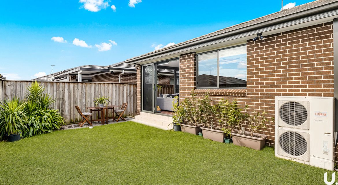 Colebee 61 Sugarloaf Crescent