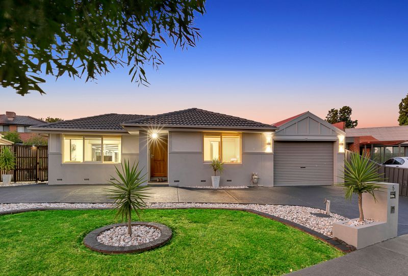 5 Silverthorn Court, Mill Park
