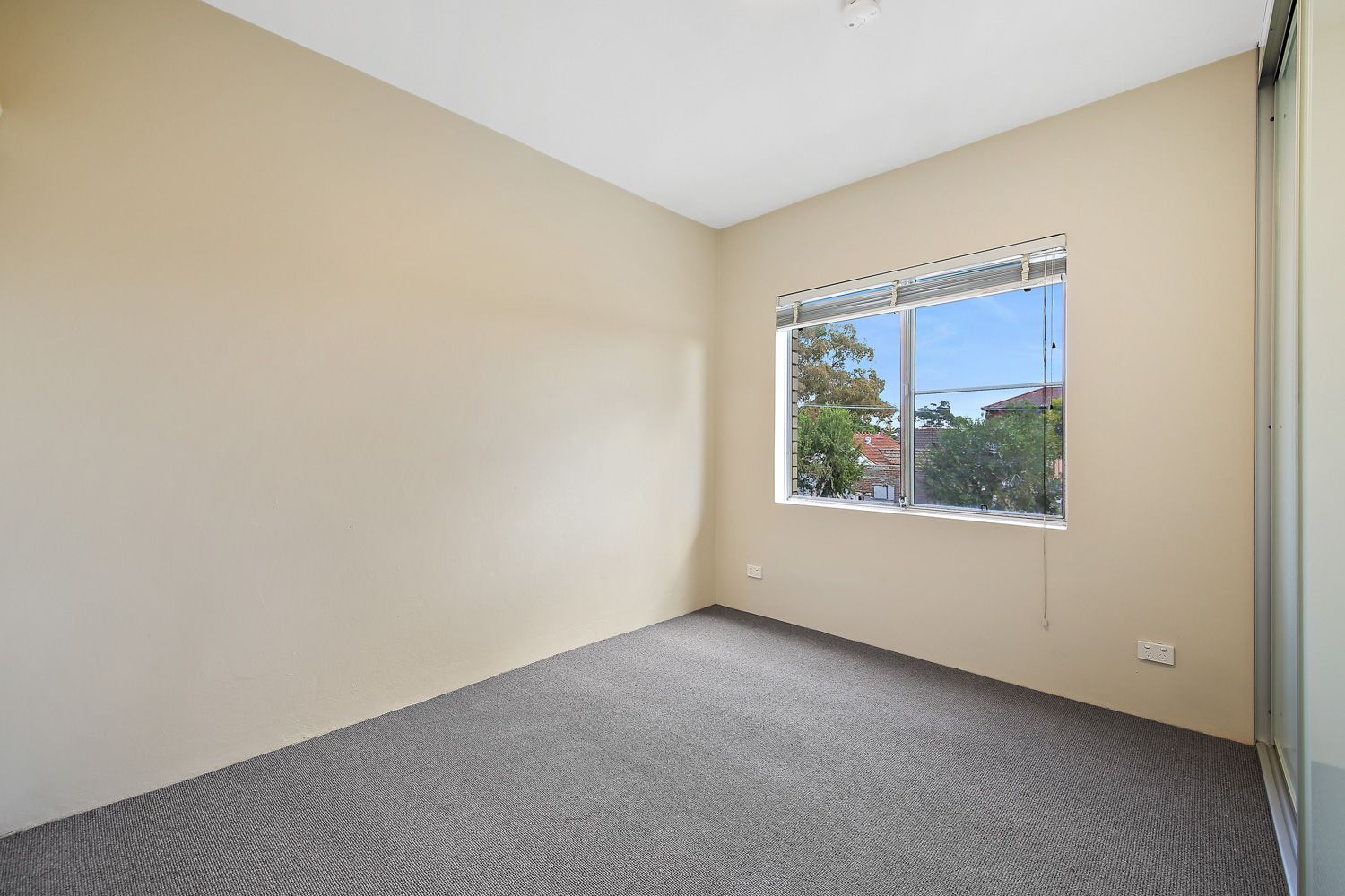 Freshly Renovated 1 Bedroom Unit