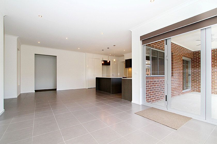 LOCATION & LIVING SPACE APLENTY!