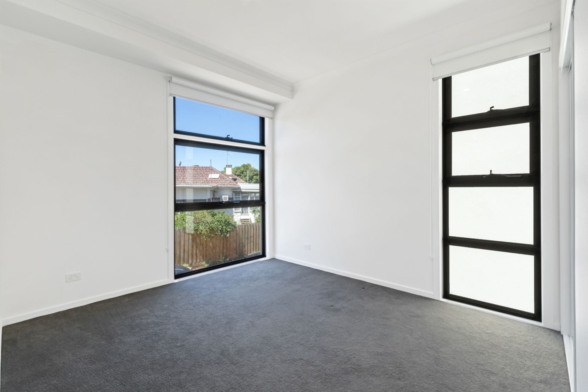 Near New Townhouse with Rooftop Terrace