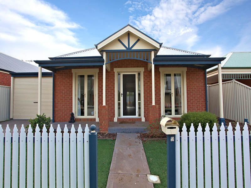 9 Lyme Park Circle, Caroline Springs - Thumbnail 2