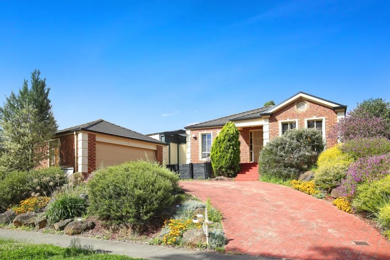 15 Doreen Rogen Way, South Morang