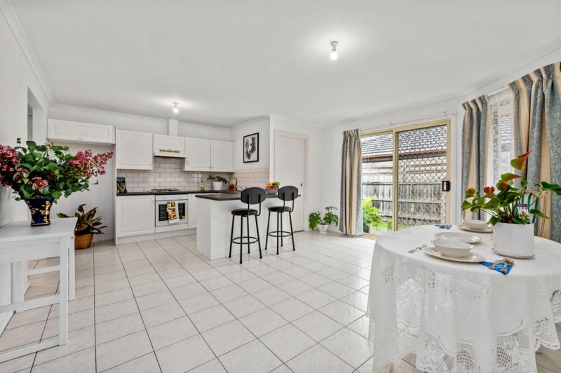 1/16 Rosedale Crescent Ringwood East VIC, Ringwood East - Thumbnail 2