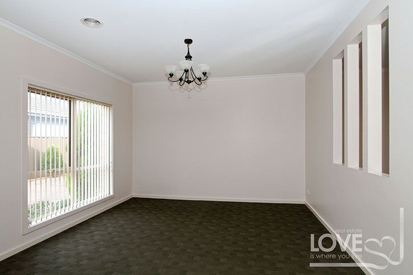 IMMACULATE TOWNHOUSE
