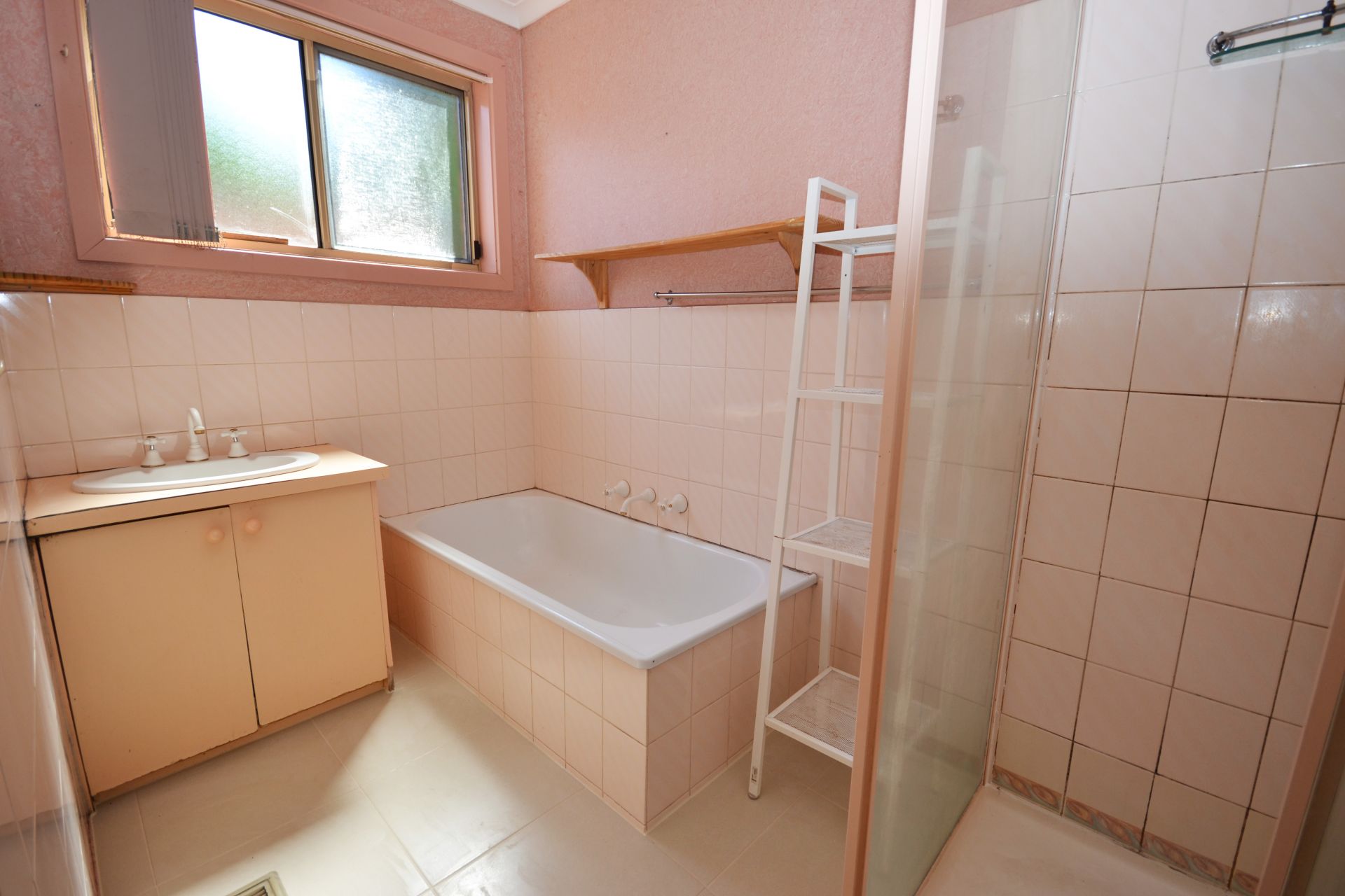 THREE BEDROOM BRICK VENEER HOME!