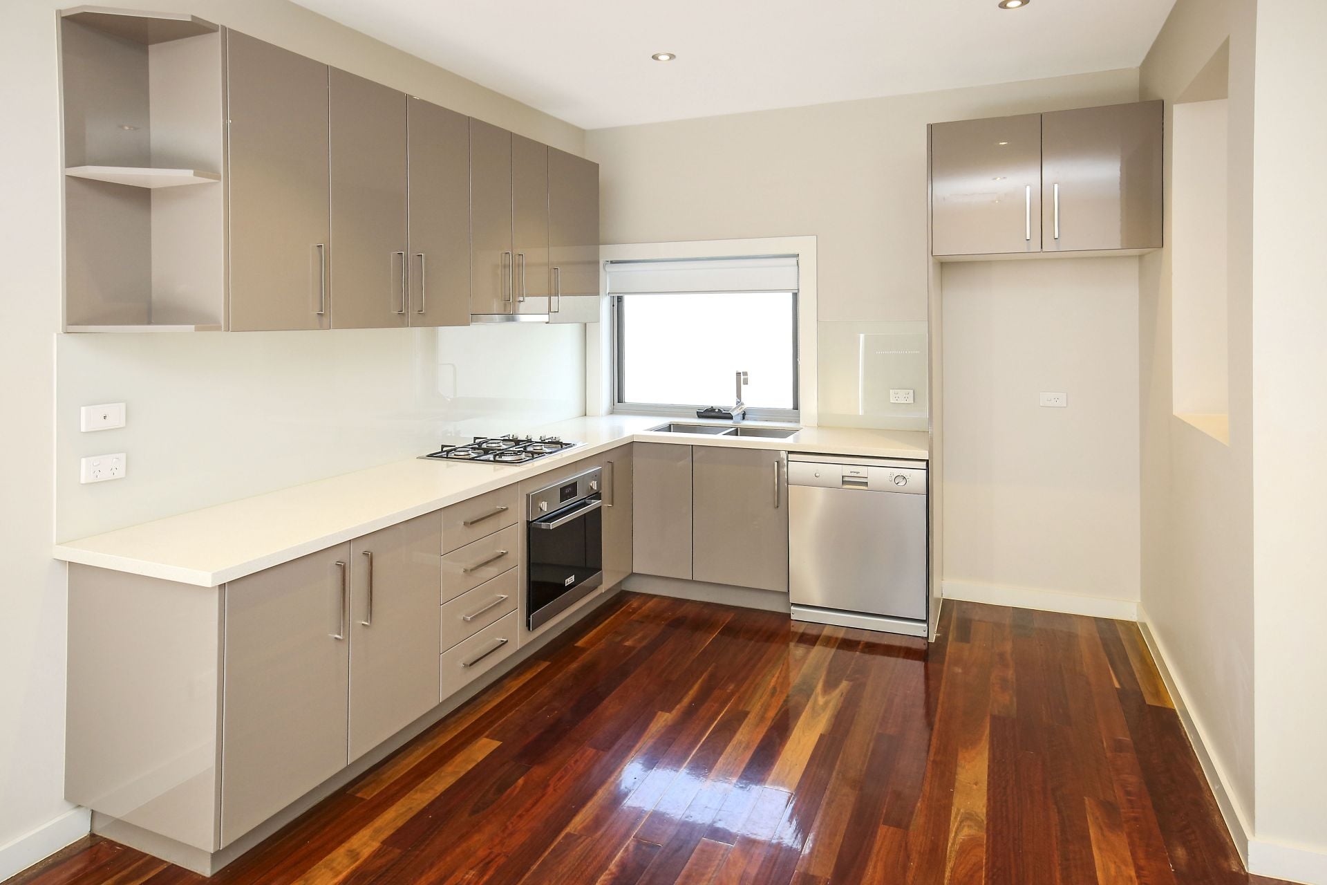 **Beautifully Presented 2 Bedroom Townhouse**