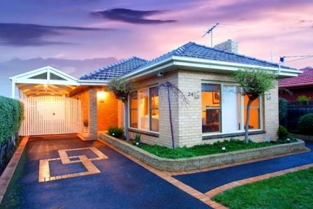 COMFORTABLE FAMILY LIVING AND ENTERTAINING