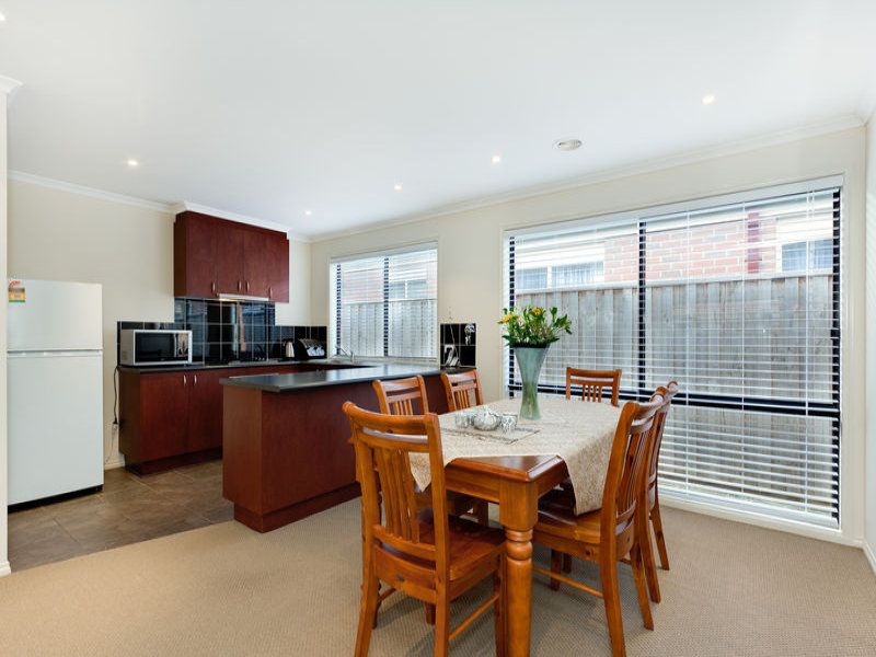 4 Arrowgrass Street SOUTH MORANG, South Morang - Thumbnail 6