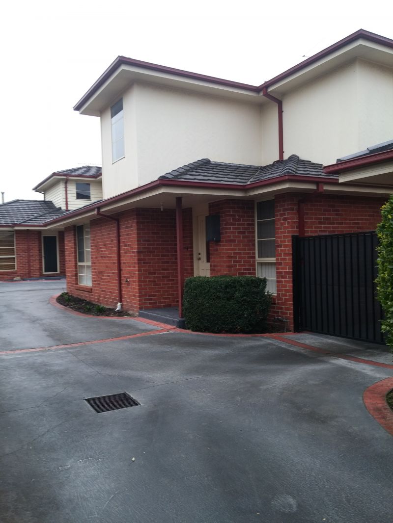 2/94 Rathcown Road, Reservoir