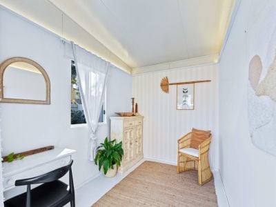 RARE REFURBISHED FREESTANDING RETAIL/OFFICE!