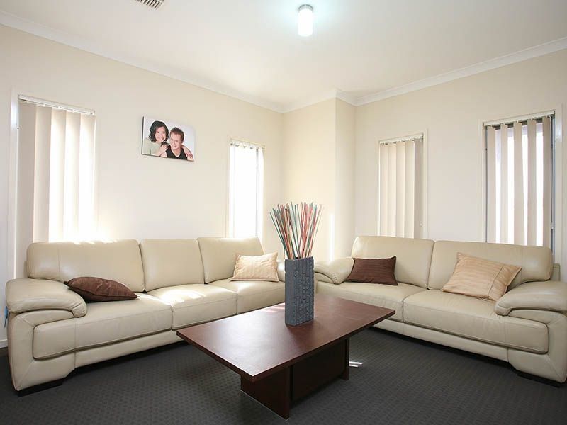 2 Forest Glade Way, Caroline Springs - Thumbnail 6