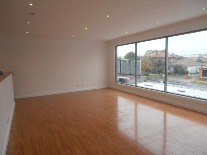 HIGH EXPOSURE OFFICE ACCOMMODATION