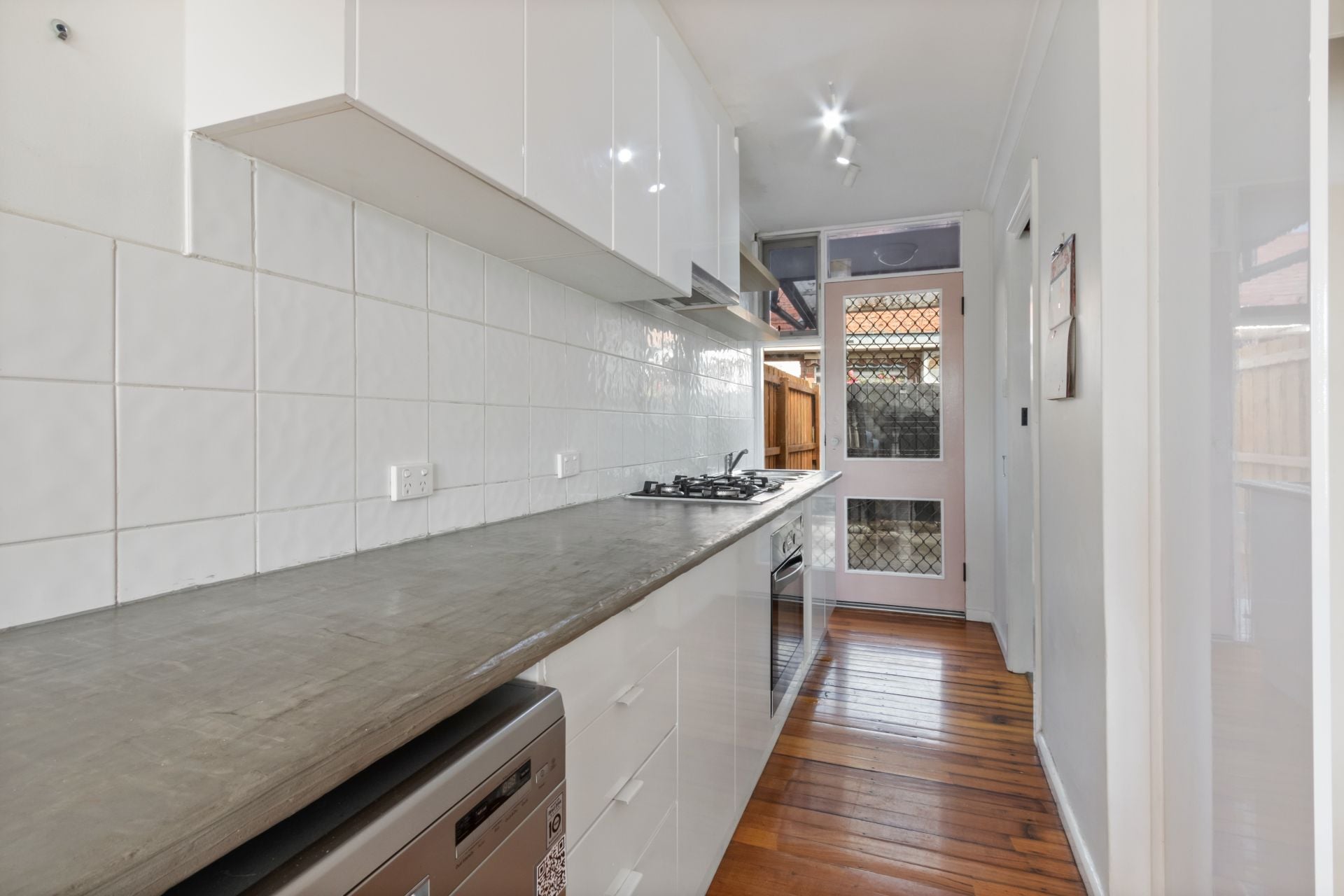 Well Presented unit close to all Amenities