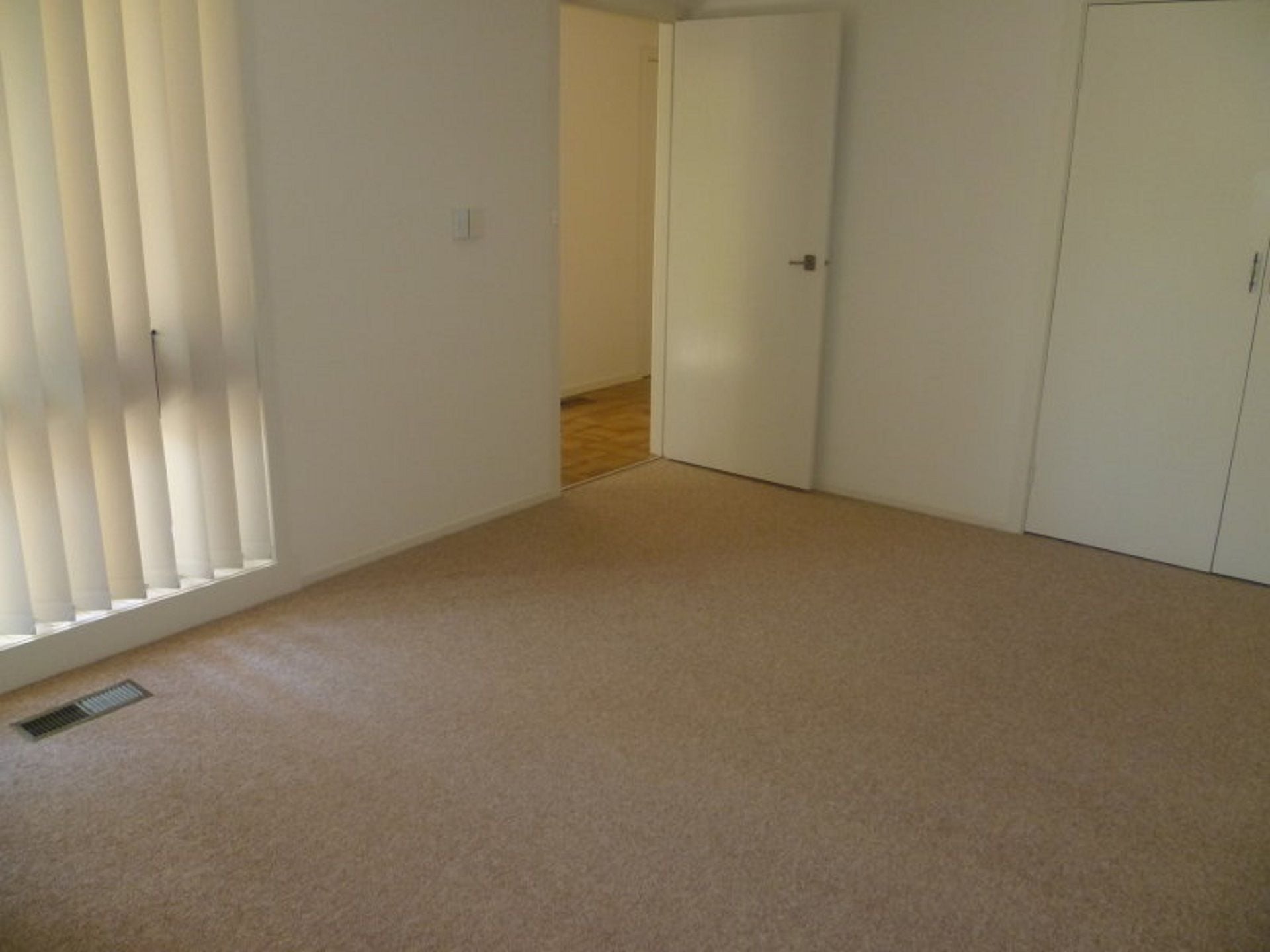 Spacious Villa with Courtyard & Lock-Up Garage!