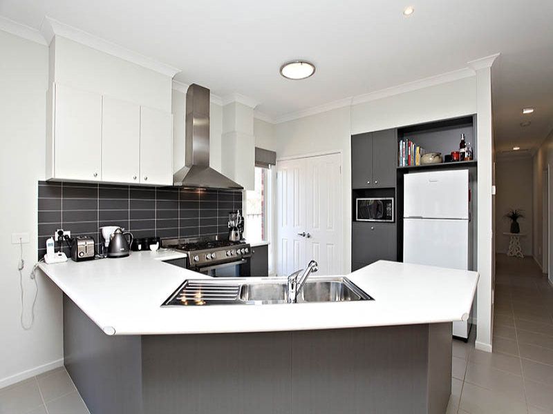 22 Tenterfield Drive, Burnside Heights - Thumbnail 3