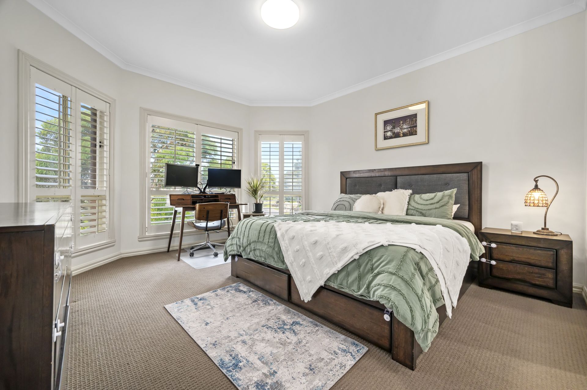 INSTANTLY IMPRESSIVE FAMILY LIVING ** SIX MONTH LEASE **