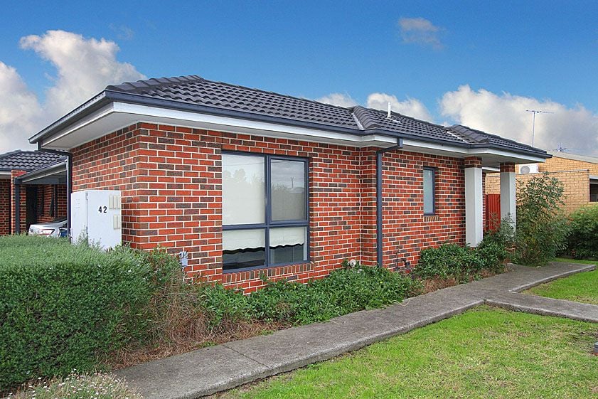 PRIME LOCATION. WALKING DISTANCE TO EPPING TRAIN STATION.