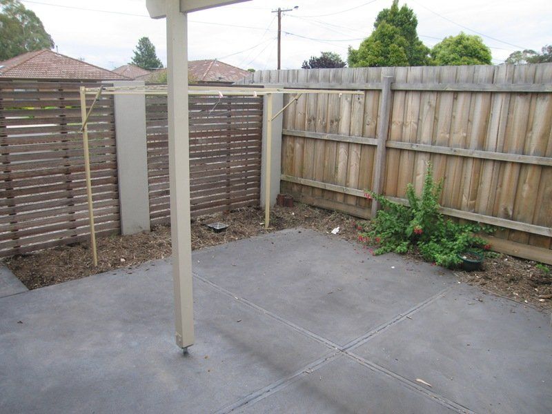 DELIGHTFUL 1 BEDROOM + STUDY!