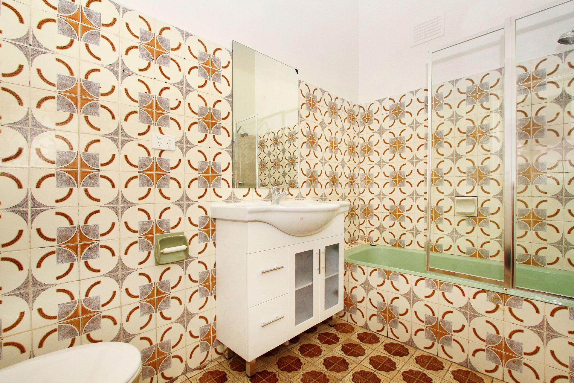 PRESTIGIOUS EDWARDIAN ON HIGH STREETS FINEST LOCATION