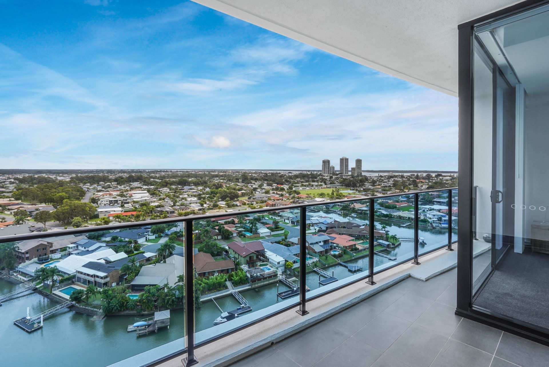 51304/5 Harbour Side Court Biggera Waters QLD, Biggera Waters - Thumbnail 4